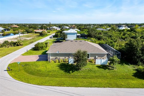 House in Port Charlotte, Florida 3 bedrooms, 222.59 sq.m. № 1899631 - photo 6