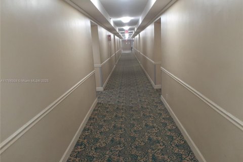 Condo in Miami Beach, Florida  № 1584904 - photo 19