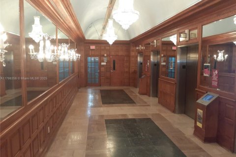Condo in Miami Beach, Florida  № 1584904 - photo 22