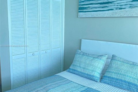Condo in Miami Beach, Florida  № 1584904 - photo 8