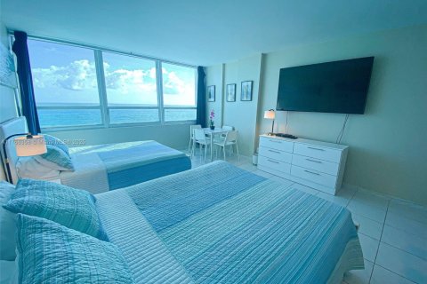 Condo in Miami Beach, Florida  № 1584904 - photo 4
