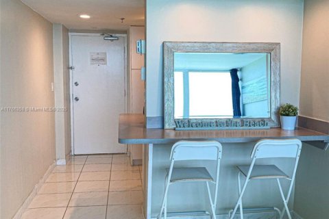 Condo in Miami Beach, Florida  № 1584904 - photo 6
