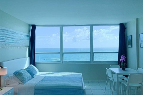 Condo in Miami Beach, Florida  № 1584904 - photo 3
