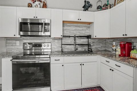 House in Kissimmee, Florida 3 bedrooms, 138.24 sq.m. № 2302344 - photo 16