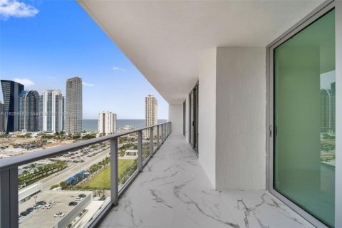 Copropriété à vendre à Sunny Isles Beach, Floride: 2 chambres, 141.58 m2 № 1980071 - photo 2