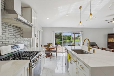 Villa ou maison à vendre à Plantation, Floride: 4 chambres, 170.01 m2 № 2244111 - photo 2