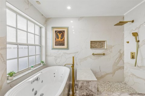 Villa ou maison à vendre à Plantation, Floride: 4 chambres, 170.01 m2 № 2244111 - photo 4