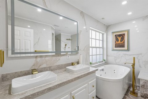 Villa ou maison à vendre à Plantation, Floride: 4 chambres, 170.01 m2 № 2244111 - photo 8