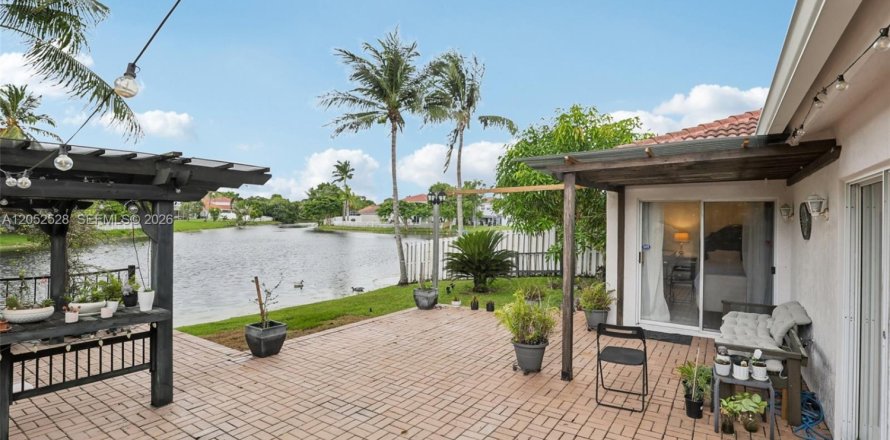 Villa ou maison à Plantation, Floride 4 chambres, 170.01 m2 № 2244111