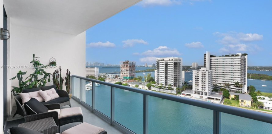 Condominio en North Bay Village, Florida, 2 dormitorios № 1763355