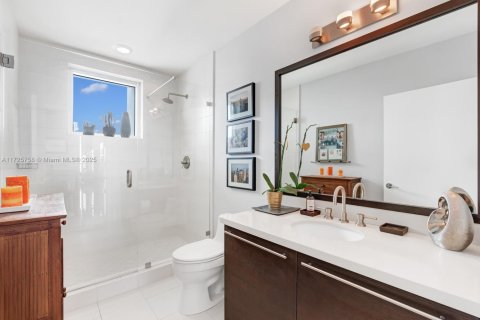 Condominio en venta en North Bay Village, Florida, 2 dormitorios, 130.99 m2 № 1763355 - foto 10