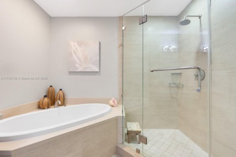 Condominio en venta en North Bay Village, Florida, 2 dormitorios, 130.99 m2 № 1763355 - foto 19