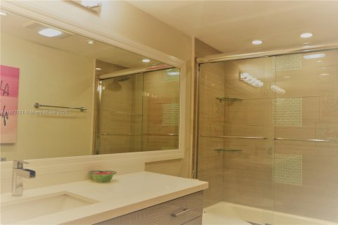 Condominio en alquiler en Key Biscayne, Florida, 3 dormitorios, 185.9 m2 № 1934125 - foto 15
