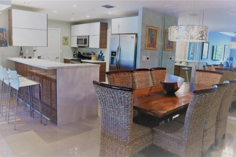 Condominio en alquiler en Key Biscayne, Florida, 3 dormitorios, 185.9 m2 № 1934125 - foto 2