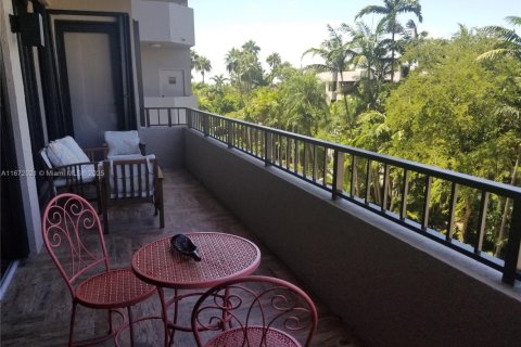 Condominio en alquiler en Key Biscayne, Florida, 3 dormitorios, 185.9 m2 № 1934125 - foto 1