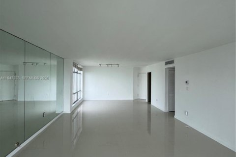 Снять в аренду квартиру в Майами-Бич, Флорида 2 спальни, 140.75м2, № 2003528 - фото 3