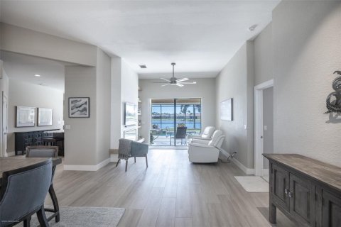 Снять в аренду виллу или дом в Норт-Порт, Флорида 9 комнат, 205.31м2, № 2233985 - фото 4