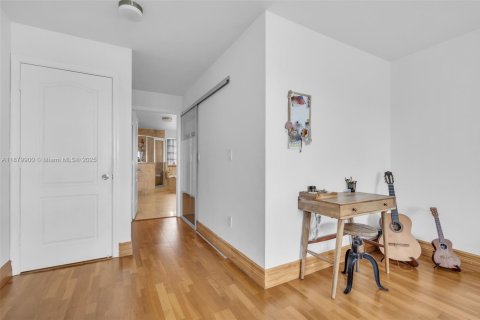Купить виллу или дом в Дорал, Флорида 4 спальни, 213.95м2, № 1931527 - фото 19