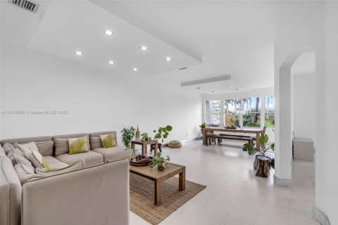 Купить виллу или дом в Дорал, Флорида 4 спальни, 213.95м2, № 1931527 - фото 3