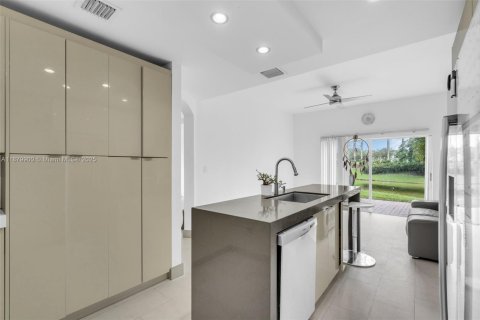 Купить виллу или дом в Дорал, Флорида 4 спальни, 213.95м2, № 1931527 - фото 9