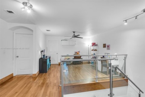 Купить виллу или дом в Дорал, Флорида 4 спальни, 213.95м2, № 1931527 - фото 15