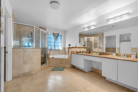 Купить виллу или дом в Дорал, Флорида 4 спальни, 213.95м2, № 1931527 - фото 20