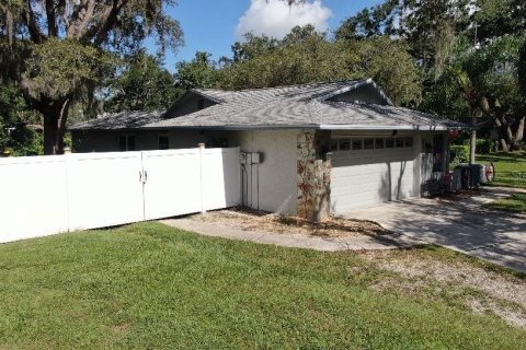 House in New Port Richey, Florida 2 bedrooms, 145.3 sq.m. № 1885645 - photo 4
