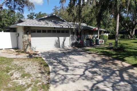 House in New Port Richey, Florida 2 bedrooms, 145.3 sq.m. № 1885645 - photo 1