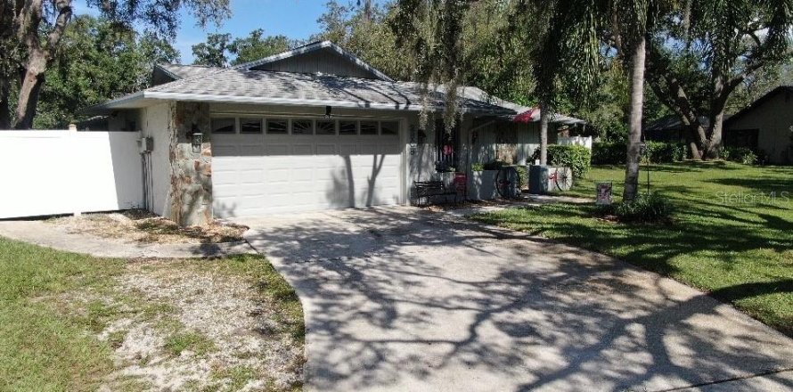 House in New Port Richey, Florida 2 bedrooms, 145.3 sq.m. № 1885645