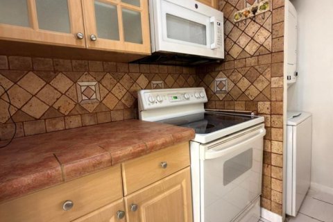 Copropriété à louer à Miami, Floride: 2 chambres, 92.9 m2 № 2240860 - photo 13