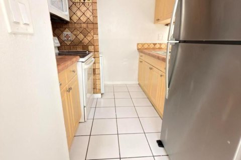 Copropriété à louer à Miami, Floride: 2 chambres, 92.9 m2 № 2240860 - photo 14