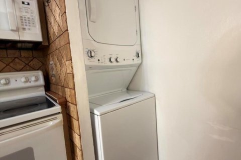Copropriété à louer à Miami, Floride: 2 chambres, 92.9 m2 № 2240860 - photo 11