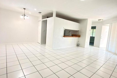 Copropriété à louer à Miami, Floride: 2 chambres, 92.9 m2 № 2240860 - photo 16