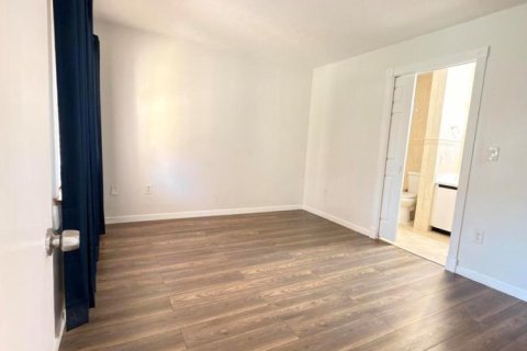 Copropriété à louer à Miami, Floride: 2 chambres, 92.9 m2 № 2240860 - photo 9