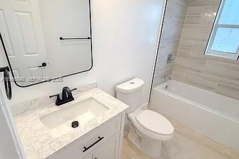 Casa en alquiler en North Miami, Florida, 3 dormitorios, 177.91 m2 № 2044979 - foto 8