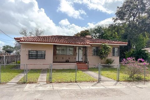 Casa en North Miami, Florida 3 dormitorios, 177.91 m2 № 2044979