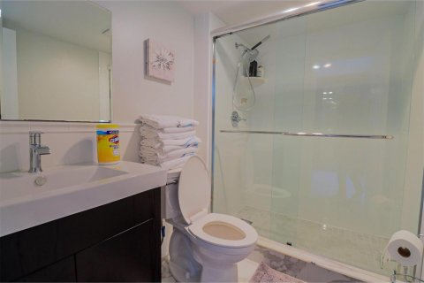 Condo in Fort Lauderdale, Florida, 2 bedrooms  № 2429798 - photo 18