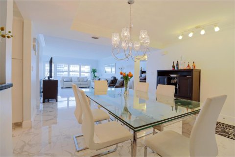 Condo in Fort Lauderdale, Florida, 2 bedrooms  № 2429798 - photo 10