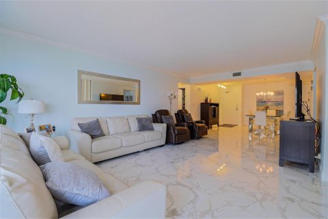 Condo in Fort Lauderdale, Florida, 2 bedrooms  № 2429798 - photo 9