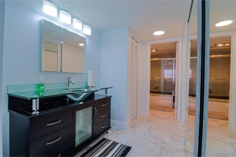 Condo in Fort Lauderdale, Florida, 2 bedrooms  № 2429798 - photo 22