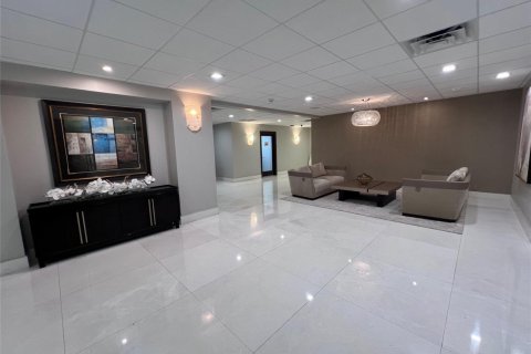 Condo in Fort Lauderdale, Florida, 2 bedrooms  № 2429798 - photo 25