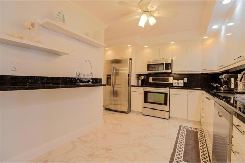 Condo in Fort Lauderdale, Florida, 2 bedrooms  № 2429798 - photo 11