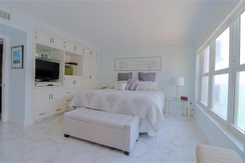Condo in Fort Lauderdale, Florida, 2 bedrooms  № 2429798 - photo 17