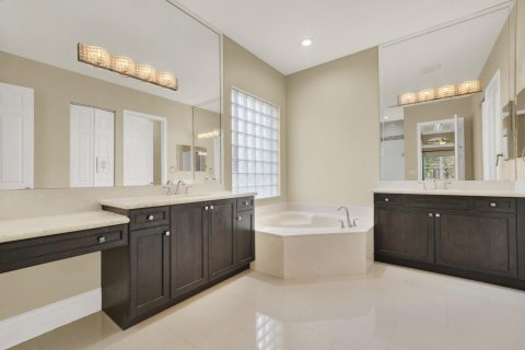 House in Boynton Beach, Florida 4 bedrooms, 256.6 sq.m. № 2185421 - photo 23