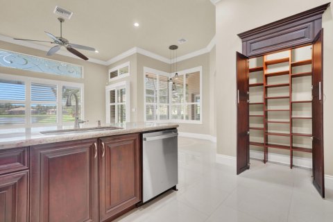 House in Boynton Beach, Florida 4 bedrooms, 256.6 sq.m. № 2185421 - photo 16