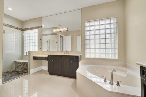 House in Boynton Beach, Florida 4 bedrooms, 256.6 sq.m. № 2185421 - photo 24