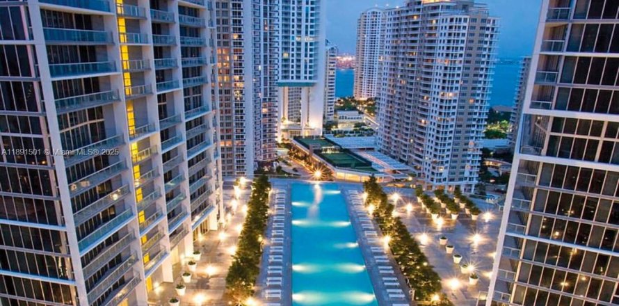 Condominio en Miami, Florida, 1 dormitorio  № 2243194