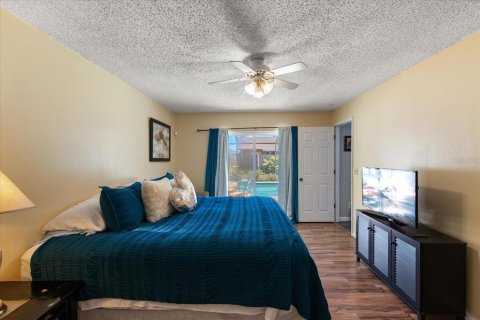 House in Saint Petersburg, Florida 3 bedrooms, 174.01 sq.m. № 1811024 - photo 5