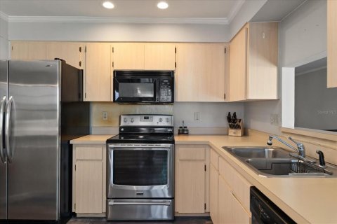 House in Saint Petersburg, Florida 3 bedrooms, 174.01 sq.m. № 1811024 - photo 2