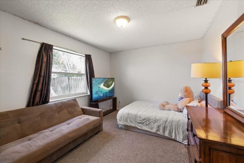 House in Saint Petersburg, Florida 3 bedrooms, 174.01 sq.m. № 1811024 - photo 8